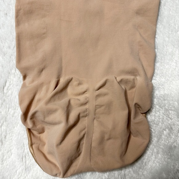 NEW Skims Seamless Sculpting Brief Bodysuit in Mica Women’s Various Sizes - Picture 5 of 11